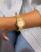 ساعة تمنحك مظهرًا أنثويًا جذّابًا