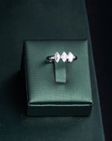 طقم بتفاصيل متميزه وانيقه فضي