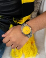 ساعة رجالية باللون الفضي