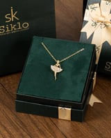 تعليقة ناعمة ترمز للحب والجمال