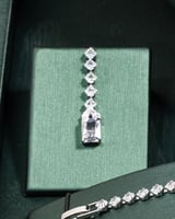 طقم سهرة فاخر بتصميم راقٍ يجمع بين الأناقة والفخام...