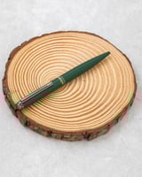 قلم يضيف لمسة احترافية جذابة معا شعار السيفين والن...