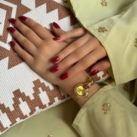 الساعة النسائية الجلد الذهبي ذات التفاصيل المميزة...