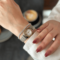 طقم ساعة وإسواره أنيق باللون الفضي والذهبي