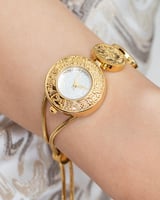 ساعة الجنيهات باللون الذهبي ميناء فضي