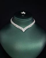 طقم نسائي زركون يضيء حضورك باللون الفضي