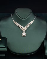 طقم نسائي زركون يمنحك لمسة فخامة باللون الفضي والذ...