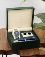 طقم رجالي استيل باللون الفضي