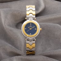 ساعة نسائية باللونين الفضي والذهبي