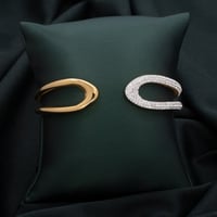 اسوارة نسائية باللون الذهبي