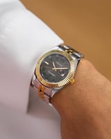 الساعة العملية التي تناسب كل الأوقات باللون المكس...