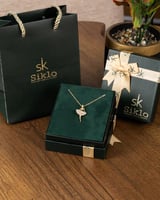 تعليقة ناعمة ترمز للحب والجمال