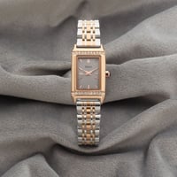 ساعة نسائية باللونين الفضي والنحاسي