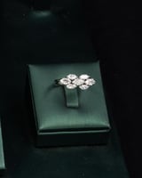 تصميم عصري يناسب الاستخدام اليومي والمناسبات