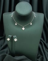 طقم الحضور الملفت يبدأ بإختيار اكسسوار مميز