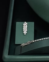 طقم نسائي زركون يجذب الأنظار اليك باللون الفضي