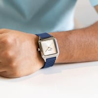 مغناطيس ربل باللون الكحلي