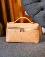 انيقة صغيره باللون ال جملي