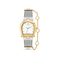 ساعة نسائية باللونين الذهبي والفضي ميناء ابيض