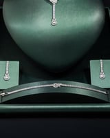 طقم بسحرٍ ملكيّ لا يُقاوم