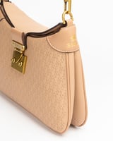 شنطة باللون الوردي فاتح حجم وسط