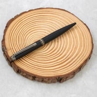 ارتدي هالة من الأناقة الملكية مع هذا الطقم المكون...