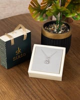 تعليقة نسائية تضمن لكِ إطلالة ساحرة