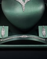 طقم نسائي ناعم زركون فريد بلون فضي