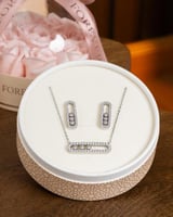 تألق الطقم كل لحظة بلمسة من الفخامة