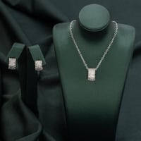 طقم الحضور الملفت يبدأ بإختيار اكسسوار مميز