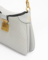 شنطة باللون الرصاصي حجم وسط