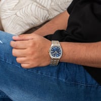 ساعة ستيل باللون الذهبي والفضي