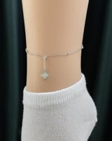 خلخال بتصميم عصري ولمسة من السحر