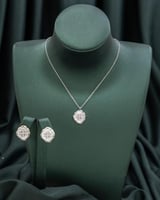 طقم صدفي استيل يحتوي على الزخارف التي لا غنى عنها