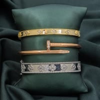 طقم اساور متفردة يناسب اطلالتك الفاتنة المجموعة ال...