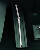 تألقي كأميرة مرصعة بالنجوم مع هذا الطقم الفاخر