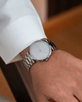 ساعة النخبة باللون الفضي رصاصي