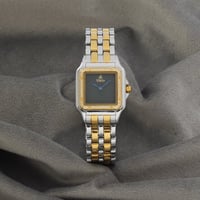 ساعة نسائية باللونين الفضي والذهبي