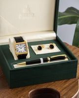 طقم رجالي يحاكي المستقبل حيث يلتقي الإبداع بالدقة