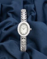 ساعة نسائية متفردة بلون الفضي