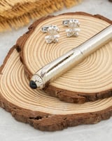 طقم بتصميم حديث والوان زاهية