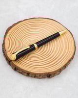 قلم عملي يجمع بين الجودة والمتانة