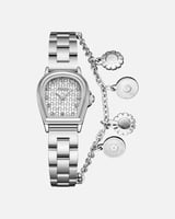 ساعة بتصميم مبتكر باللون الفضي