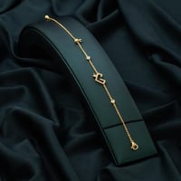 اسوارة نسائية باللون الذهبي