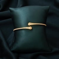 اسوره بتصميم مذهل لتمنح إطلالتك حضور ملفت وجميل