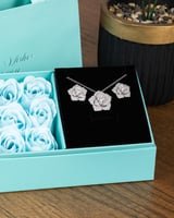 طقم تصميم‎ جذاب‎ وجريء‎ مستوحى‎ من‎ المجوهرات‎ الر...