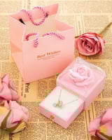 قلادة أنيقة تجمع بين البساطة والفخامة