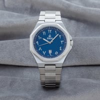 كل رجل عصري يهتم بتفاصيل إطلالته وتفرده لحضور ملفت...