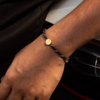 اسوارة خيط رجالية انيقه وحديثه..