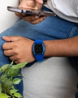 ساعة رقمية ذات تصميم عصري ورياضي ازرق